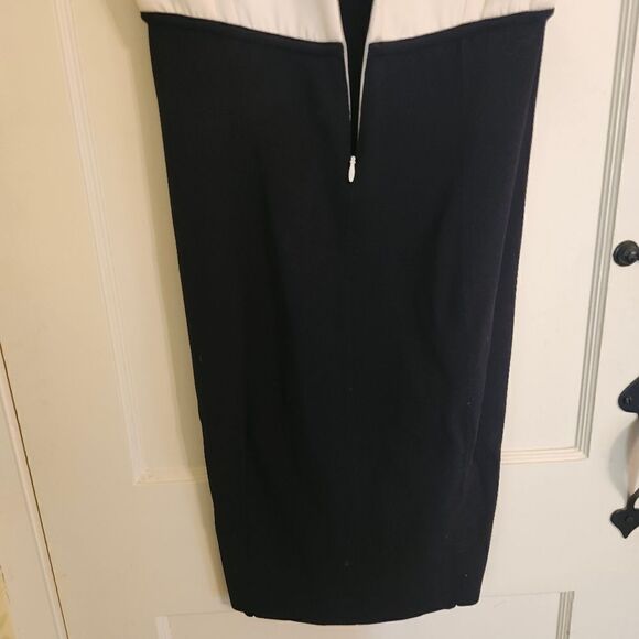 Auth. Pristine Chanel P40729W04854 Blk/Ecru Silk Dress Sz.4 US/42 EU Ret.$4400 - Picture 7 of 9